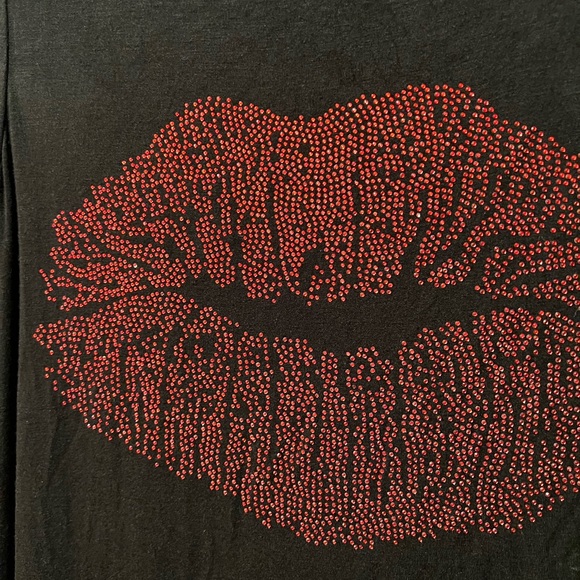 Gypsy Sky Black Sleeveless Top w/Bedazzled Red Gem Lips - Picture 7 of 16